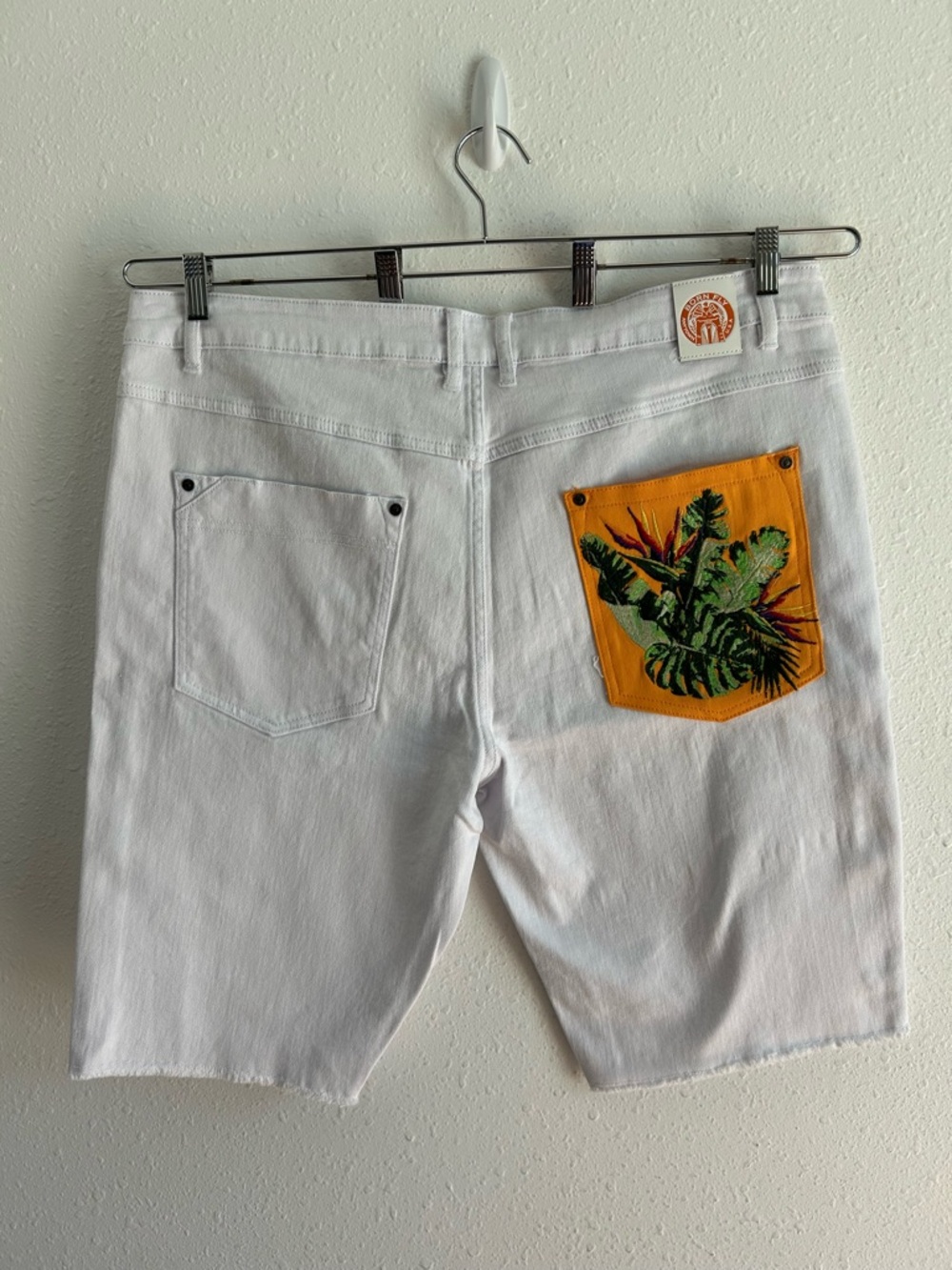 Born Fly Paradise Shorts Men's Size 40 White Denim Embroidered